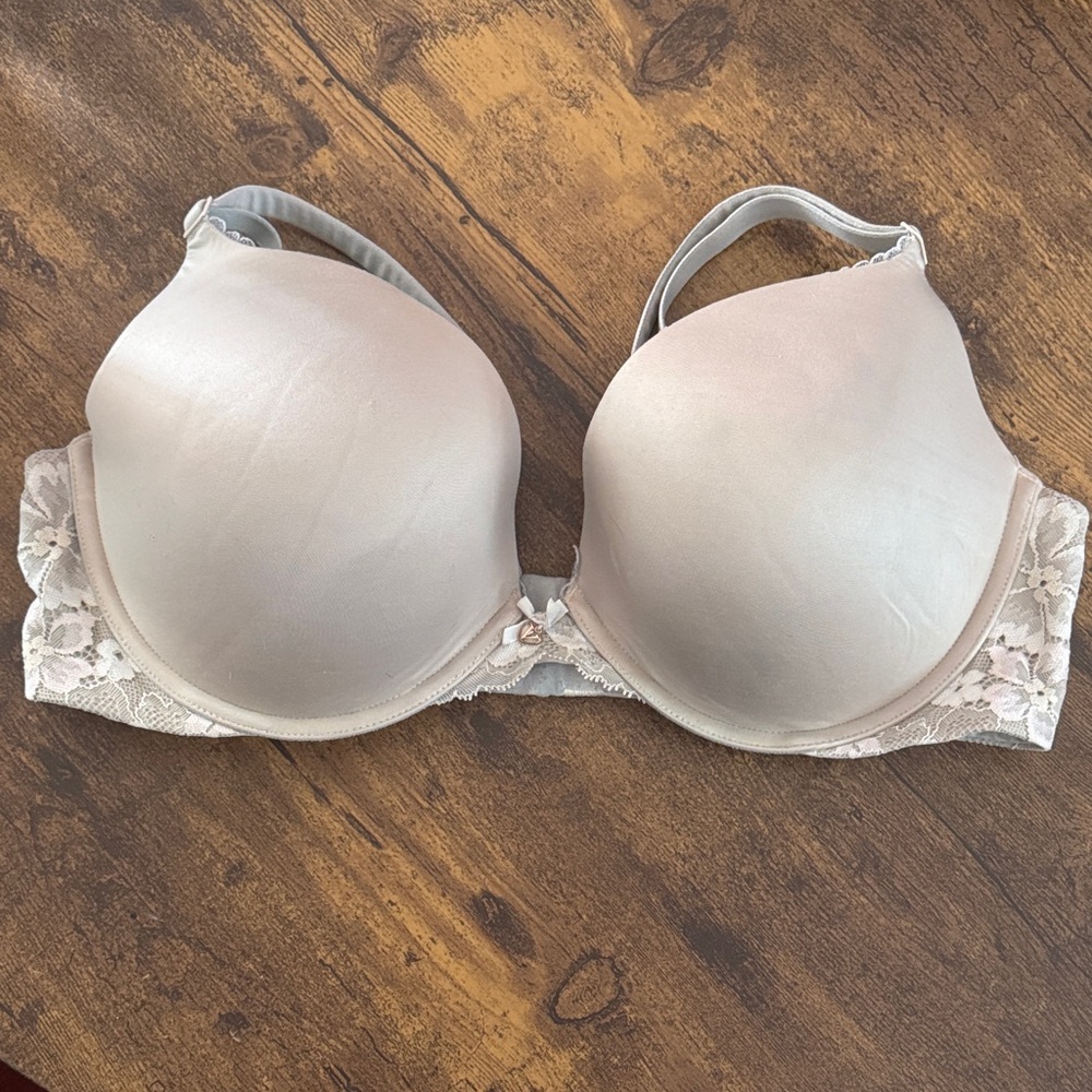 Victoria's Secret Cream Lace Bra 40C